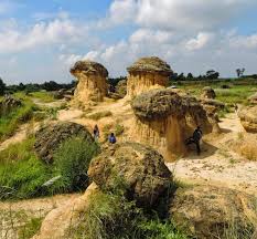 Ayo tunggu apalagi, segera nikmati wisata alam unik nan murah ini ya ! Wisata Bukit Jamur Gresik Tempat Wisata Indonesia