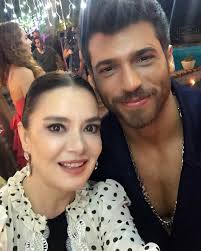 2021 yılı itibariyle yaşı 31'dir. ððšð² ð˜ðšð§ð¥ið¬ ð'ð©ðšð¢ð§ Auf Twitter Can Yaman Y Lale Basar En El Set Sevim Y Ozgu Atasoy Canyaman Ozguratasoy Bayyanlis