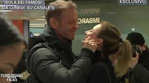 Il Saluto Romantico Tra Rocco Siffredi E La Moglie Rosa Caracciolo Prima Dell Isola Dei Famosi Notizieweblive It Rosa caracciolo was born in 1972 in hungary as rosza tassi. il saluto romantico tra rocco siffredi