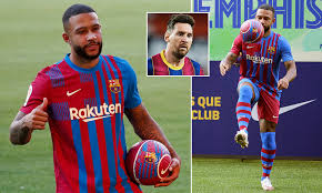 Memphis depay fanboys over lionel messi at barcelona unveiling. F3ekh0pu4jtzm