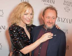 Лауреат двух премий «оскар» (2005, 2014), трёх премий bafta (1999, 2005, 2014), трёх премий «золотой глобус» (1999, 2008, 2014). Andrew Upton Is Cate Blanchett S Husband Of Over 2 Decades Inside Her Family