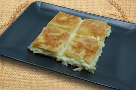 Tuz aldığı kadar böreklik un 250 gram tereyağı ve sıvı yağ karışımı 6 yumurta 1. Peynirli Su Boregi Asiltat Com