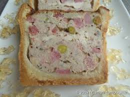 Un Pate En Croute Maison Facile A Realiser Il Est A Base De Chair A Saucisse Fine De Poulet De Des De Jambon B Pate En Croute Recette Pate En Croute