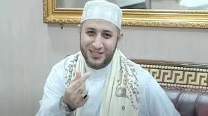 ارتكب أعمالا منافية مع 5 طلاب ذكور.. الشرطة الإندونيسية تطلب نشرة حمراء من  الإنتربول بحق الداعية أحمد المصري