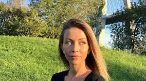 «não é verdade que esteja grávida», afirmou sem tecer mais comentários acerca da sua privacidade. Apos Fas Suspeitarem Que Estava Gravida Laura Figueiredo Reage