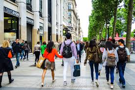 Boasting city views, champs elysées offers accommodation with a restaurant and a balcony, around 1.1 km from palais des congrès de paris. Paris Shopping Districts From Luxury Designers To Cheap Bargains Paris Discovery Guide