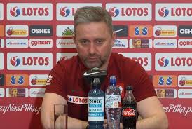 Najdelikatniej mówiąc dość nieoczekiwanie, bo o ile o zwolnieniu go mówiło się i pisało od dawna tym samym brzęczek podzielił los swoich kolegów po fachu, selekcjonerów zwalnianych tuż przed wielką imprezą. Brzeczek Komentuje Mecz Reprezentacji Polski Z Wlochami