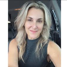 For the Yankee fans, are there any opportunities at the games to meet  players? I know at some stadiums there are certain places you can go after  the games? Anyone know of