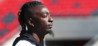 Eskimos sign receiver Kenny Shaw