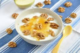 Queste caratteristiche rendono lo yogurt greco perfetto per essere utilizzato non solo a colazione con cereali e frutta fresca, ma anche come ingrediente base di molteplici ricette salate, come antipasti, secondi piatti, finger food e salse. Le Migliori Ricette Con Yogurt Greco Dalle Colazioni Alla Pasta Fredda