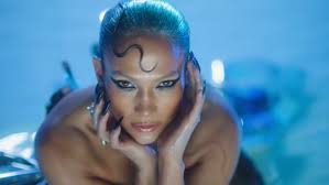 Best experience i have ever had with getting my eyebrows and lip waxed!! Jlo Has Just Dropped Her In The Morning Video Voir Fashion