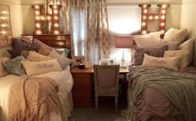 These are often strange spaces — some have lots of shelf space but no closets, others have cavernous closets with no shelves, and so on. 18 Amazing Coordinating Dorm Room Ideas Society19