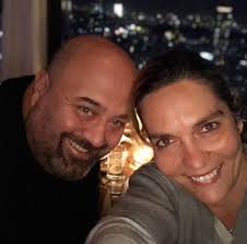 Bu soruların cevaplarını şef somer sivrioğlu ile keşfediyoruz ve kendisinden bizim için çantasını boşaltmasını istiyoruz. Masterchef Somer Sivrioglu Ile Esi Asli Sivrioglu Bosaniyor Magazin Haberleri Magazin Haberleri