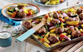 Leckeres Ofengemuse Blech Mit Mini Frikadellen Bofrost Rezept Rezept In 2020 Mini Frikadellen Rezepte Lebensmittel Essen