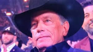 Country music fans lose it over 'disgusted' George Strait's reaction to CMA  performance : r/country