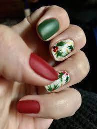 Would be nice to do on gold coloured nails, black or silver. Christmas Nails Christmas Nails Nails Red Nails