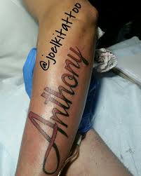 Cu fotbal și cu jocuri. Anthony Tattoo Nombre Tatuajes Lugares