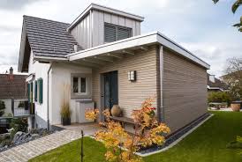 Ist die wohnfläche über die jahre zu klein geworden, sollten hausbesitzer über einen hausanbau nachdenken, statt umzugskisten zu packen. Holzanbau Haus Anbauten In Holz Systembau Region Zurich