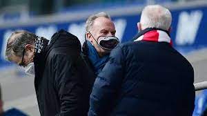 Rummenigge gestern mit einer handelsüblichen maske. Bundesliga Was Gesichtsmasken Mit Kuttenfans Zu Tun Haben Augsburger Allgemeine