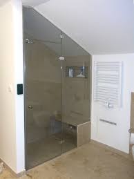 Duschkabine Unter Dachschrage Mit Ebenerdig Eingebaute Duschwanne Als Walk In Dusche Fishzerocom 13 Und Dachschra Duschkabine Badezimmer Dachschrage Duschwanne