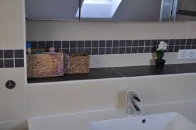 Fliesen Ablage Waschbecken Spiegel Jpg 640 425 Badezimmer Ablage Grosse Dusche Badewanne Fliesen