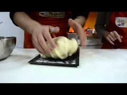 Cap Patissier Comment Degazer Votre Pate Levee Feuilletee Youtube