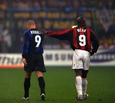 Ronaldo Vs George Weah Ac Milan Inter Milan N 9 Football Pictures George Weah Football