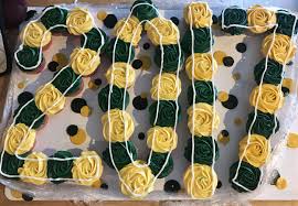 Graduation Cupcake Pull Apart Cake Green And Gold Green Graduation Party Graduation Party Desserts Graduation Cupcakes