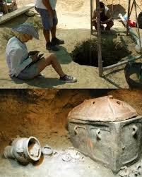 Hidden chamber beneath terracotta warriors