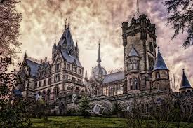 Aufgrund seiner markanten lage über dem rheintal, der ruine der burg drachenfels, seiner verwendung als sujet der rheinromantik und einer frühen touristischen erschließung erlangte er im 19. Schloss Drachenburg Konigswinter Kostenloses Foto Auf Pixabay