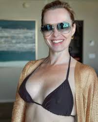 Felicia Wayne (@SarahRiley72388)