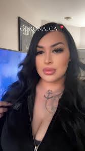 Melissa Damron's Instagram, Twitter & Facebook