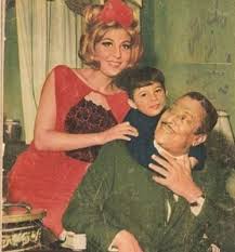 عماد حمدي وزوجته ناديه الجندي وابنه هشام سنة 1964 Egyptian Actress Arab Celebrities Egyptian Movies