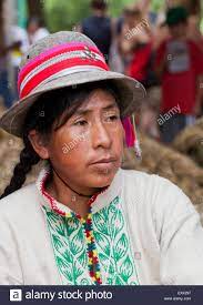 Peruaner, peruanerin, peruanerinfrom the english peruvian nmnomen, männlich, maskulinum: Indigener Peruaner Quechua Frau In Traditioneller Tracht Stockfotografie Alamy