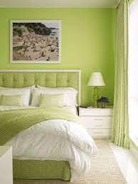 A very neutral gray room with a taupe wallpaper but bright lime pops. Colori Pareti Estate 2018 Lime Green Bedrooms Green Bedroom Decor Green Bedroom Walls