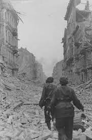 Po przybliżeniu historii zrywu powstańczego, delegacje złożyły kwiaty oraz zapalono znicze. Obchody Pierwszej Rocznicy Wybuchu Powstania Warszawskiego W Kielcach 1 Sierpnia 1945 R Przystanek Historia Instytut Pamieci Narodowej Krakow