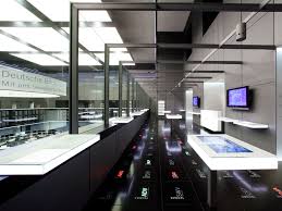 With a share in turnover of around 90 per cent, it is the largest of germany's seven stock exchanges. Lightlife Atelier Bruckner Borse Frankfurt Grosser Handelssaal