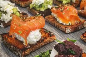 Check spelling or type a new query. Crostino Di Pane Nero Con Formaggio Cremoso Salmone Affumicato Miele Ed Origano Il Gusto Di Andre