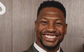 Jonathan Majors revela carta que escreveu para a Marvel após ser demitido  por caso de violência doméstica