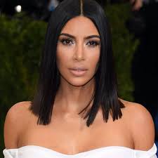 Les nuances créées vont mettre en relief les mèches qui captent la lumière tout en accentuant les zones d'ombre. On Connait Desormais L Astuce Pour Avoir Les Cheveux Soyeux De Kim Kardashian Elle