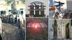 Since this is a halloween fence, you can use scrap pieces of wood and left over pvc pipe if you happen to have some laying around. Best 17 Halloween Yard Decorations Made With Recycled Pallets Lazytries