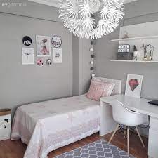 Karışıklık, karanlık bir odadaki mağara benzeri efekti yoğunlaştırır. Penceresiz Oda Dekorasyonu Ev Gezmesi