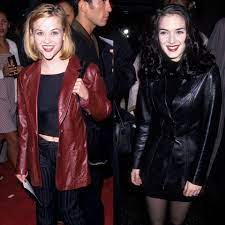 Kaia Bella And Emrata Are Making The 90s Leather Blazer Look Right For Right Now 90s Fashion Outfits Fashion Fashion Inspo Outfits