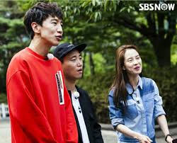 Kali ini, lee kwang soo di running man memainkan peran utama sebagai seorang petugas kepolisian yang bernama polisi park. Song Ji Hyo Kang Gary And Lee Kwang Soo Running Man Ep 315 C Sbsnow