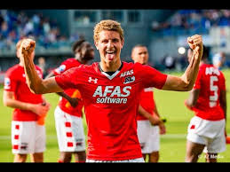 Guus til is a dutch professional footballer who plays as a midfielder for sc freiburg, on loan from spartak moscow.2. Portret Guus Til Youtube