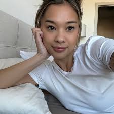 I took this selfie because I was bored. Is it pretty?