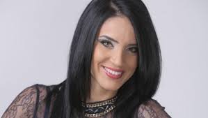 Celebra solistă maria ciobanu, care continuă să aibă o energie de invidiat şi la 80 de ani, trudeşte vara pe litoral, în concerte, iar iarna se retrage în california, unde se ocupă îndeaproape de cei trei nepoţei, copiii fiul ei, ionuţ dolănescu. Adelina Pestritu Sexy Si Fara Machiaj Iata Cum Arata Nemachiata Buna Ziua Iasi Bzi Ro