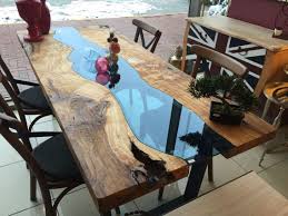 Agac Masa Panosundaki Pin