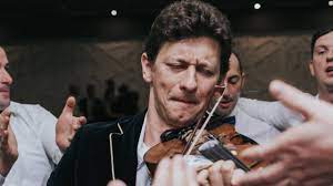 Piesa instrumentala cu taraful de la gorj condus de violonistul daniel pirvu. Sarba Veche De La Runcu Daniel Pirvu Taraful De La Gorj Youtube