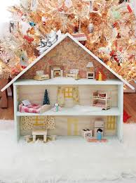 Puppenhaus Selber Bauen Und Spielecke Im Kinderzimmer Organisieren Diy Puppenhaus Mobel Puppenhaus Kinderzimmer Organisieren